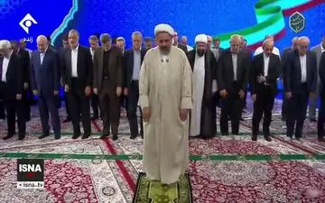 اقامه نماز جماعت نامزدان ریاست جمهوری پیش از شروع مناظره سوم + ویدئو