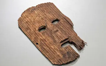 کشف ماسک چوبی باستانی در سیل ژاپن+عکس
