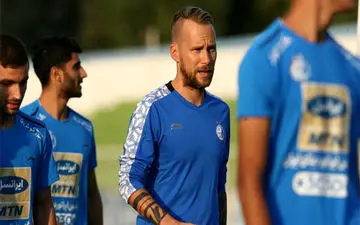 واکنش متعصبانۀ ستارۀ منفور استقلال به حسادت بازیکنان استقلال + عکس