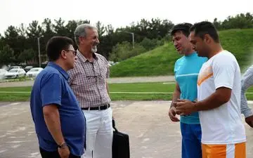  قلعه نویی در جمع جوانان استقلال حاضر شد(عکس)