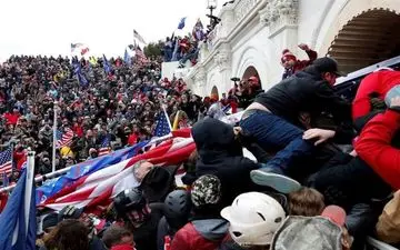 بازداشت بیش از ۱۰۰ نفر در حمله طرفداران ترامپ به ساختمان کنگره 