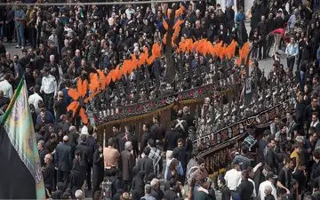 کرمانشاهیان در سوگ علمدار کربلا نشستند