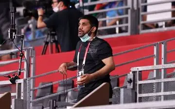 آقای دبیر! به احترام و جایگاه کشتی کنار بکش! 