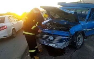 2 نیسان آبی شاخ به شاخ شدند / 6 تن راهی بیمارستان شدند