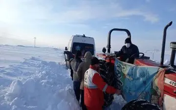 ۶ ساعت تلاش در کولاک؛ نجات جان یک بانو/عملیات سخت در دل زمستان مراغه