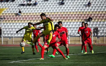 کاپیتان سرخپوشان، قرمز باقی ماند+عکس