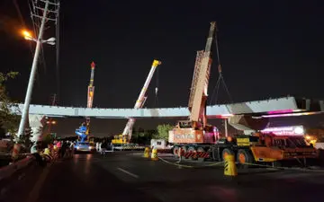 سازه فلزی عرشه پل B۱۰ بزرگراه ارتش تهران نصب شد