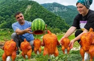 کباب کردن مرغ داخل هندوانه  غذای خاص روستایی آذربایجان + ویدئو آموزشی