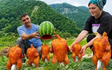 کباب کردن مرغ داخل هندوانه / غذای خاص روستایی آذربایجان + ویدئو آموزشی