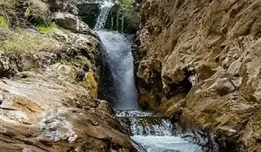 آبشار زیبا در دل‌ کوه‌های "سنقر" + فیلم 
