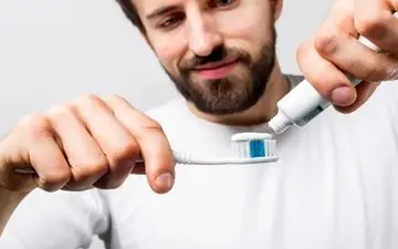 مسواک زدن قبل از صبحانه مفید است؟