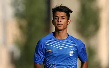 مادر احمد رضا شاکر:حاضر نیستم قائدی یک روز هم به زندان برود!