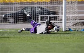 ویدیو/ خروج به موقع حسینی مانع گلزنی بازیکنان تراکتور شد