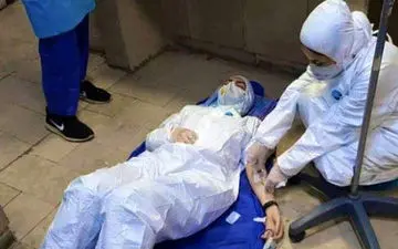 تصویری تلخ از استراحت کادر درمان / ماجرای استفاده از پوشک توسط برخی از پرستاران خانم + عکس