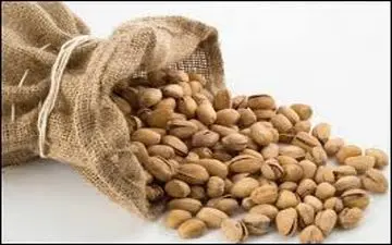 زنی که در چشم به هم زدن یک گونی پسته را سرقت کرد!+فیلم