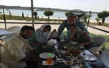 تفریح آتیلا پسیانی به همراه همسر و فرزندانش + عکس