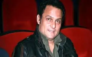 حسین یاری با دختر و عروسش