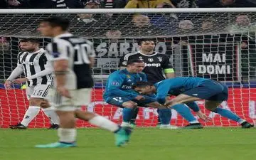 
تعظیم تورین به احترام رونالدو (عکس)