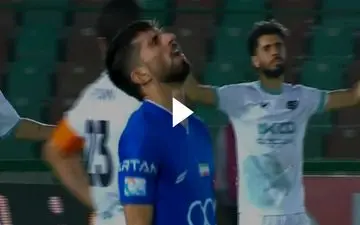 شوت دیدنی کوشکی که گوهری مانع ورود توپ به دروازه شد + ویدئو