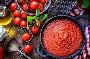 راز طعم اصیل رب گوجه: طرز تهیه رب گوجه به روش سنتی در خانه | فیلم