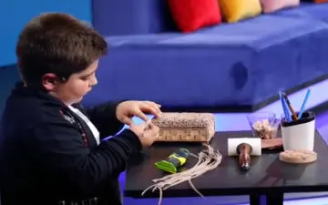 کودک ۸ ساله ایرانی، افتخار هنر معرق!