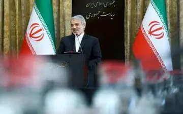 اتوبوس اتوبوس آدم می‌آورند که ارز بخرند