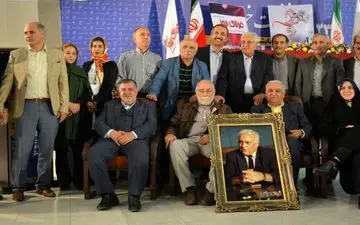 فرتاک نیوز برگزار نمود؛ پاسداشت نیم قرن تلاش در عرصه رسانه و ورزش، تجلیل از استاد منوچهر زندی به روایت تصویر