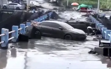 آوار سیلی وحشتناک بر سر چینی‌ها