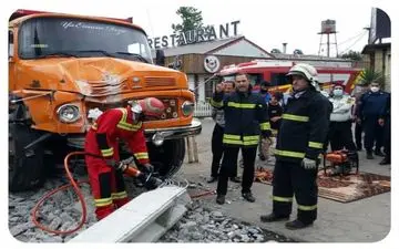 برخورد کامیون با 8 خودرو در رشت
