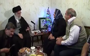 دیدار رهبر انقلاب با یک خانواده آشوری + فیلم