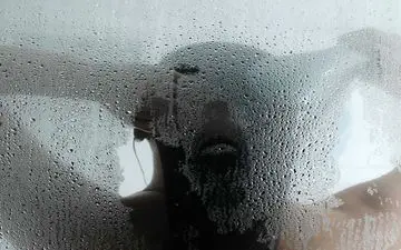 آب داغ و تاثیر آن بر سلامت مو| مزایا و معایب شستن مو با آب داغ
