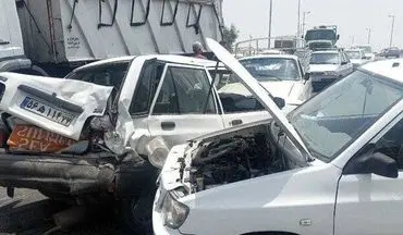 تصادف زنجیره‌ای 8دستگاه خودرو در تهران+ عکس