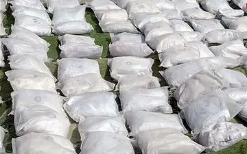 
کشف بیش از ۲۲ کیلوگرم شیشه و دستگیری ۵ قاچاقچی در رباط‌کریم
