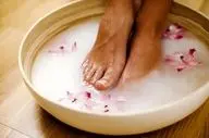 مزایای حمام کردن پا و روش انجام آن