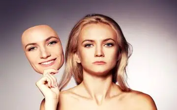 چگونه مچ دروغگوها را بگیریم؟ مراقب این دو کلمه باشید