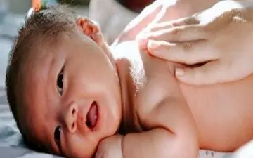 فواید ماساژ دادن نوزاد 

