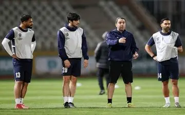 مرد ساکت تیم ملی 2 نوبت کنار بازیکنان (عکس)