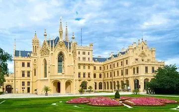 کاخ لدنیس در پراگ، انعکاس رویاهای کودکی