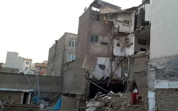 ریزش ساختمان در حال تخریب 4 مصدوم برجای گذاشت