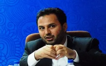 نماینده مردم مرند و جلفا در مجلس:
مشکلات اقتصادی کشور ناشی از رعایت نکردن قانون توسط مسئولان است