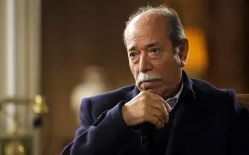 عکس علی نصیریان در 90 سالگی غوغا کرد | علی نصیریان در کت و شلوار قرمز!
