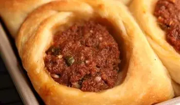 طرز تهیه لقمه تنوری؛ فینگرفود خوشمزه با گوشت چرخ‌کرده