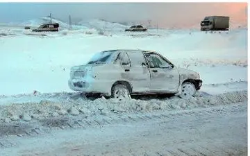 بارش برف و باران در جاده‌های ۵ استان کشور

