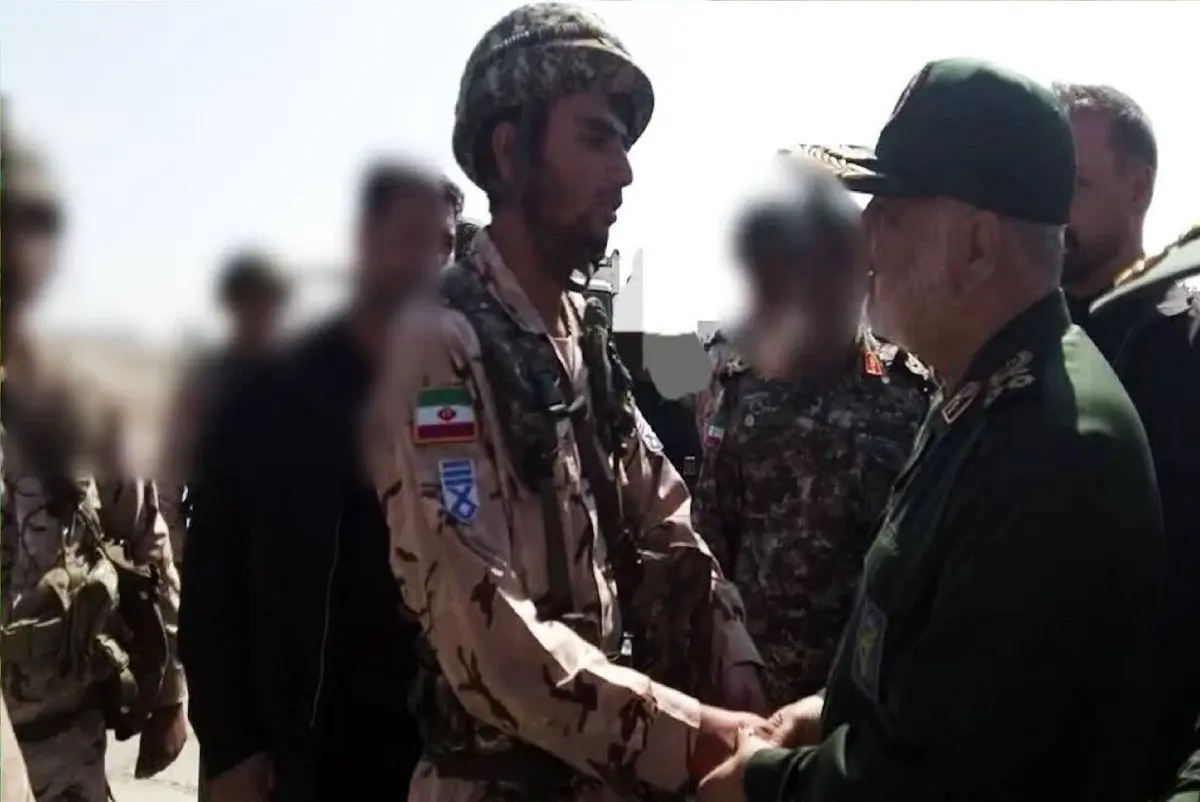 سردار سلامی از یگانهای دریایی تنگه هرمز و جزایر خلیج فارس بازدید کرد
