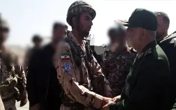 سردار سلامی از یگان‌های دریایی تنگه هرمز و جزایر خلیج‌ فارس بازدید کرد