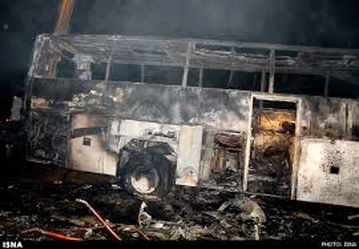 اتوبوس شرکت واحد در آتش سوخت 