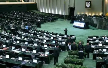 تذکر ۷۰ تن از نمایندگان به وزیر دفاع/ احکام بازنشستگان لشکری متناسب‌سازی شود