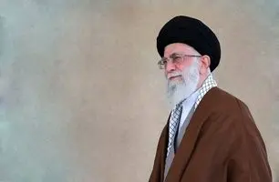 قابی متفاوت و ساده از دختر و نوه رهبر انقلاب در یک فضای عمومی
