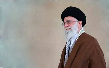 قابی متفاوت و ساده از دختر و نوه رهبر انقلاب در یک فضای عمومی