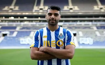 طارمی روی پوستر بازی پورتو با یوونتوس